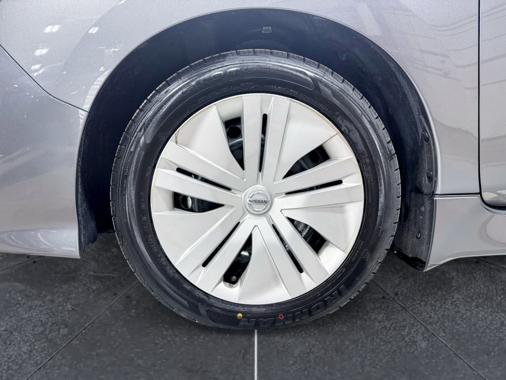 2021 Nissan LEAF view 28