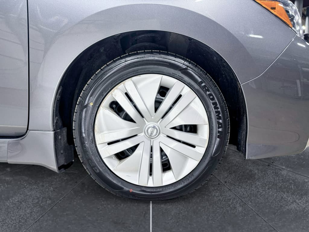 2021 Nissan LEAF view 32