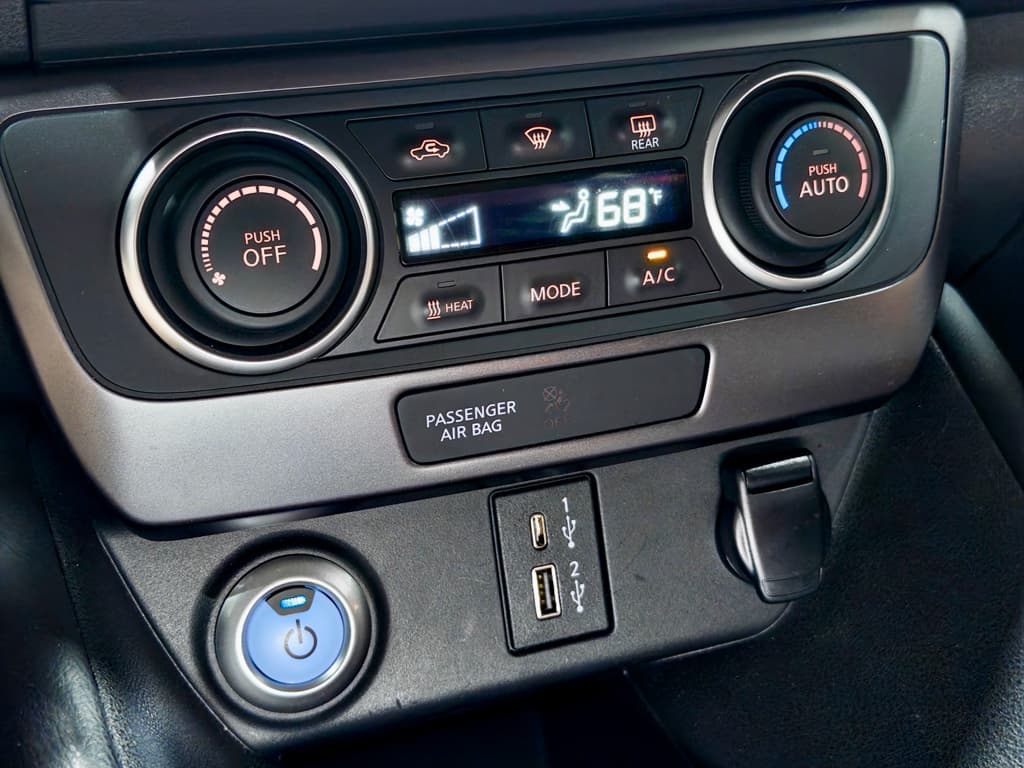 2021 Nissan LEAF view 15