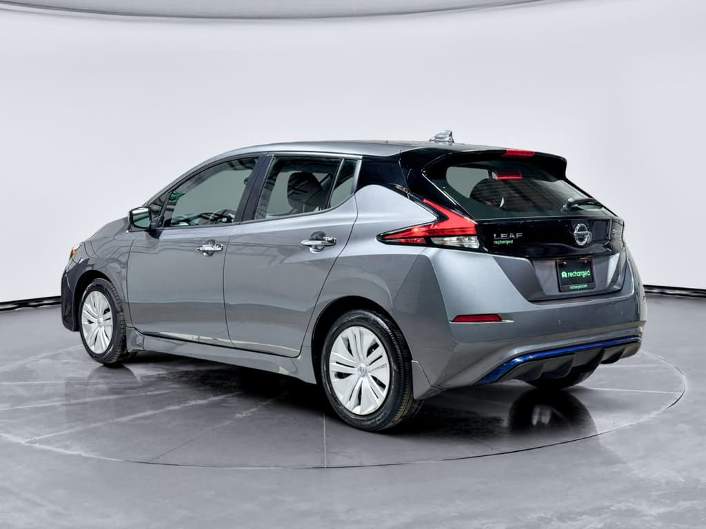 2021 Nissan LEAF view 2