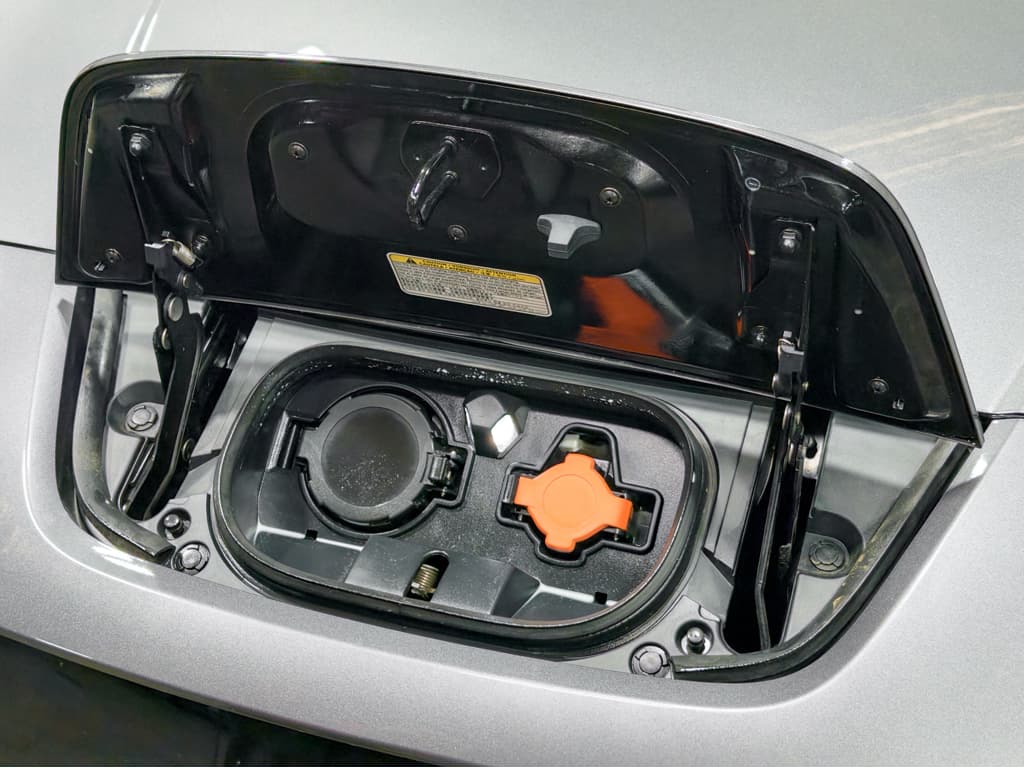 2021 Nissan LEAF view 5