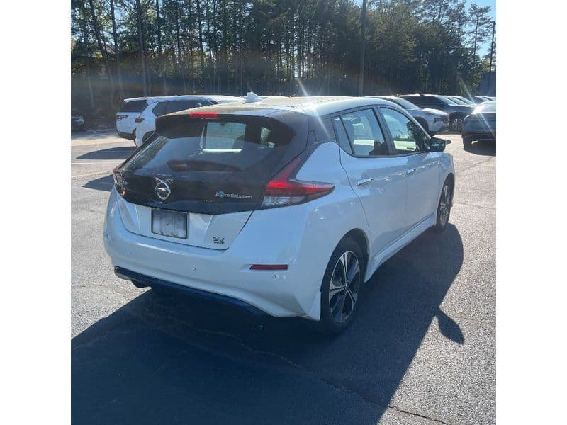 2022 Nissan LEAF view 3