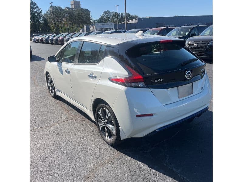 2022 Nissan LEAF view 4