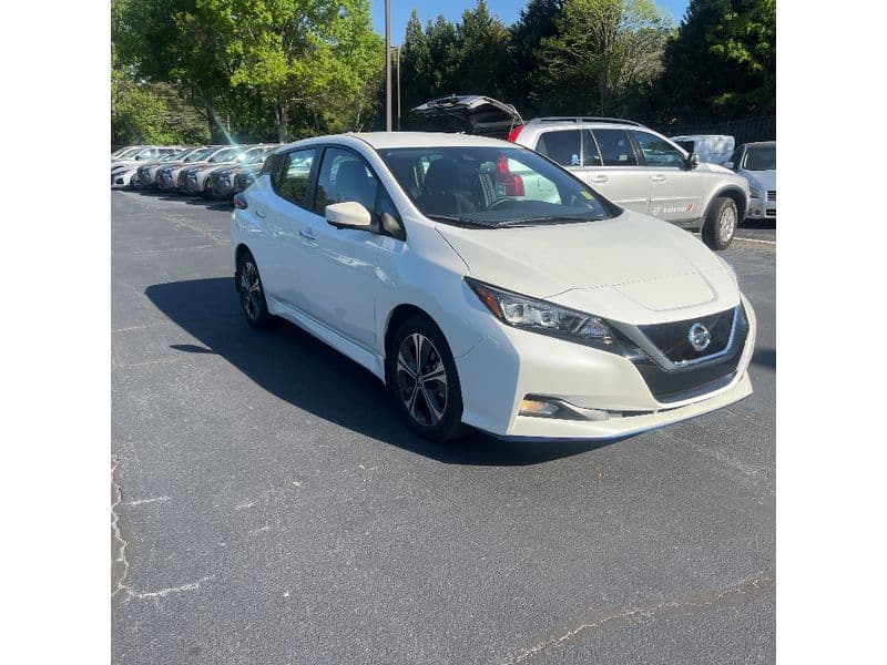 2022 Nissan LEAF view 2