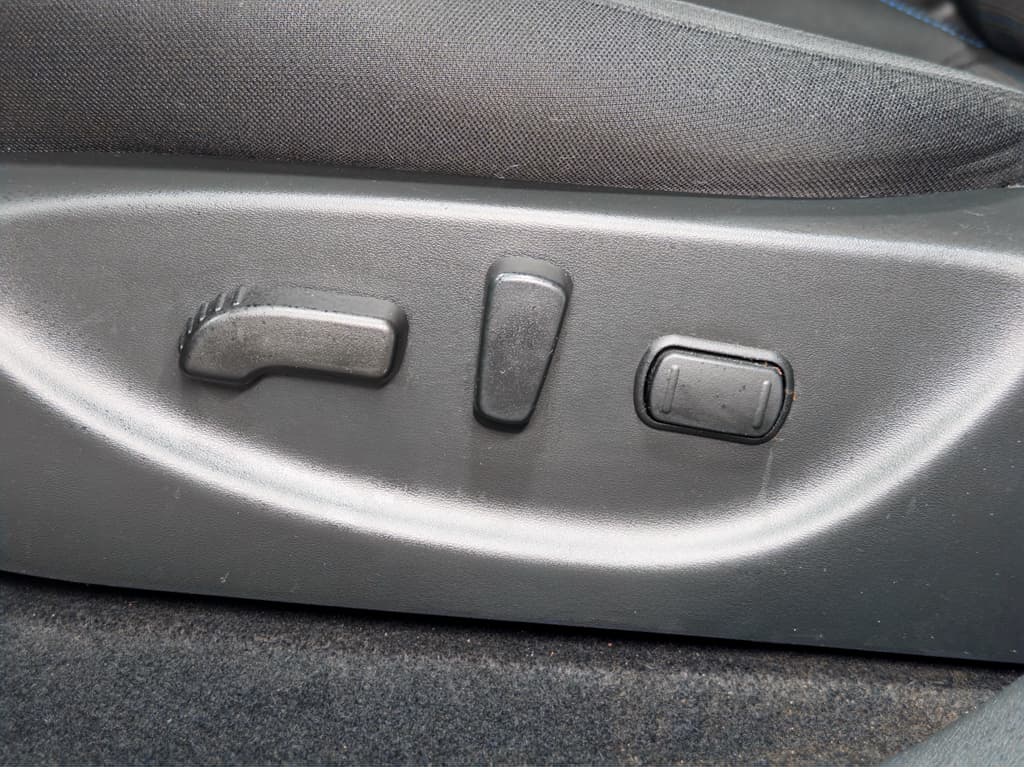 2023 Nissan LEAF view 7