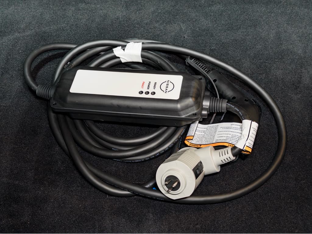 2023 Nissan LEAF view 6