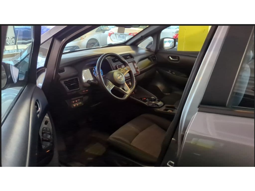 2023 Nissan LEAF view 5