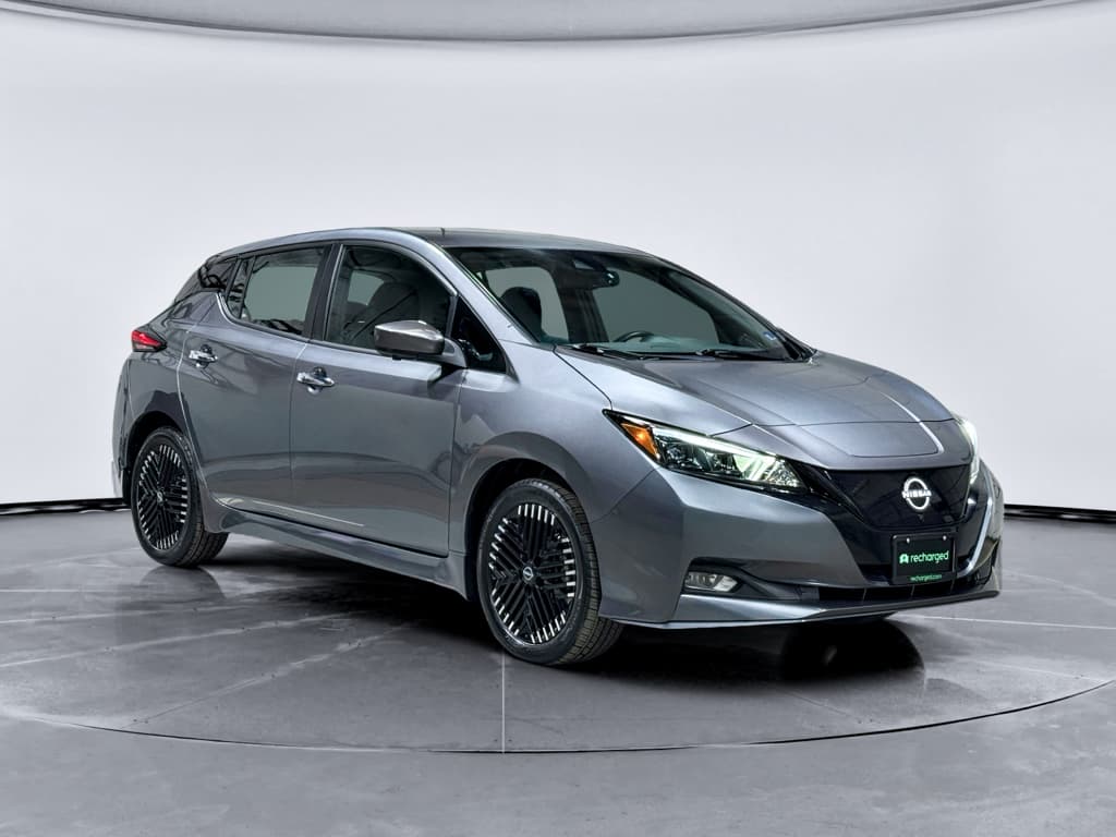 2023 Nissan LEAF view 4