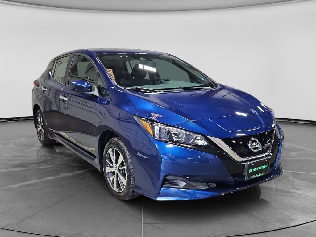 2022 Nissan LEAF view 4