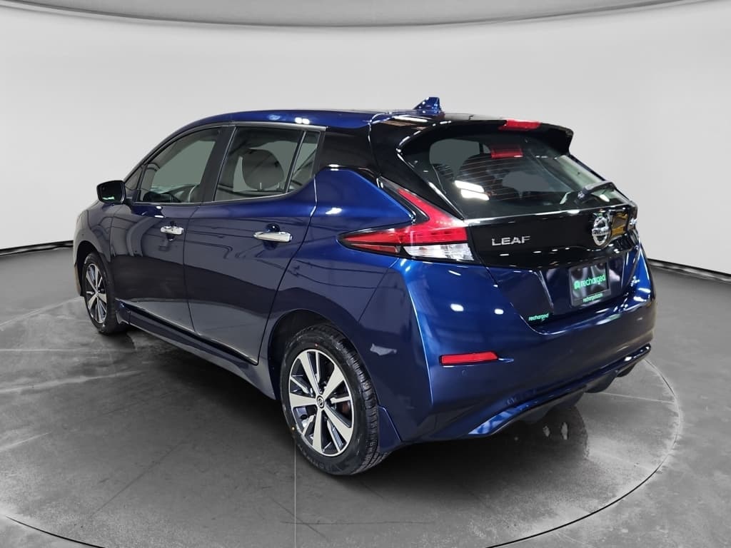 2022 Nissan LEAF view 2