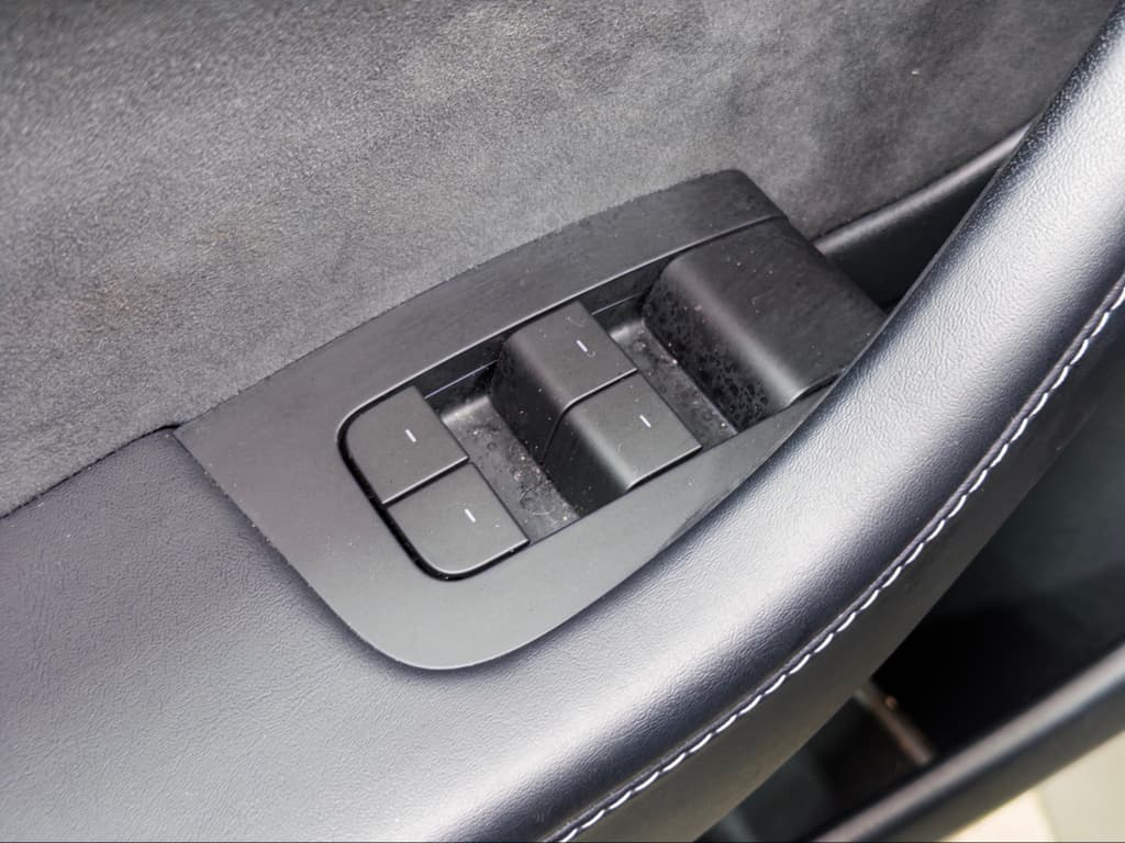 2023 Tesla Model 3 view 7