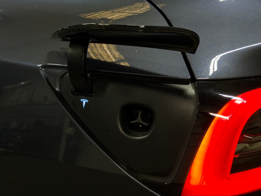 2023 Tesla Model 3 view 5