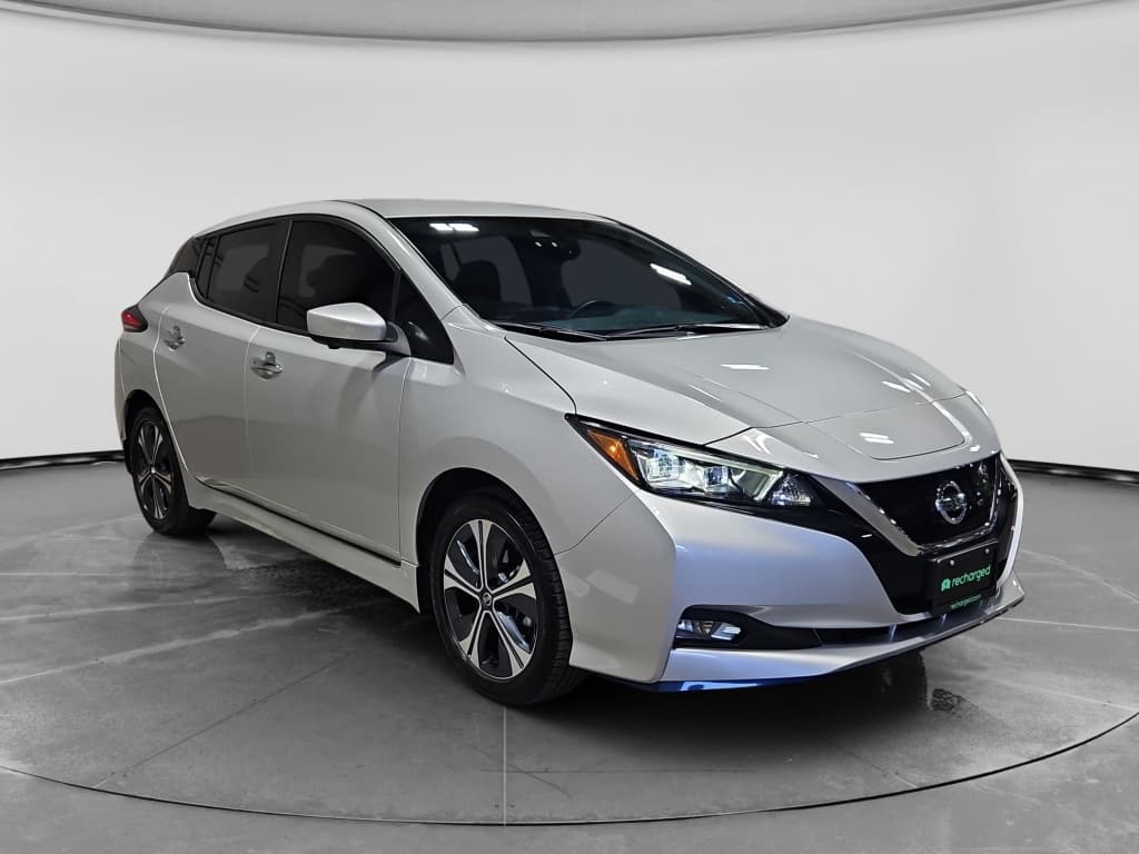 2022 Nissan LEAF view 4