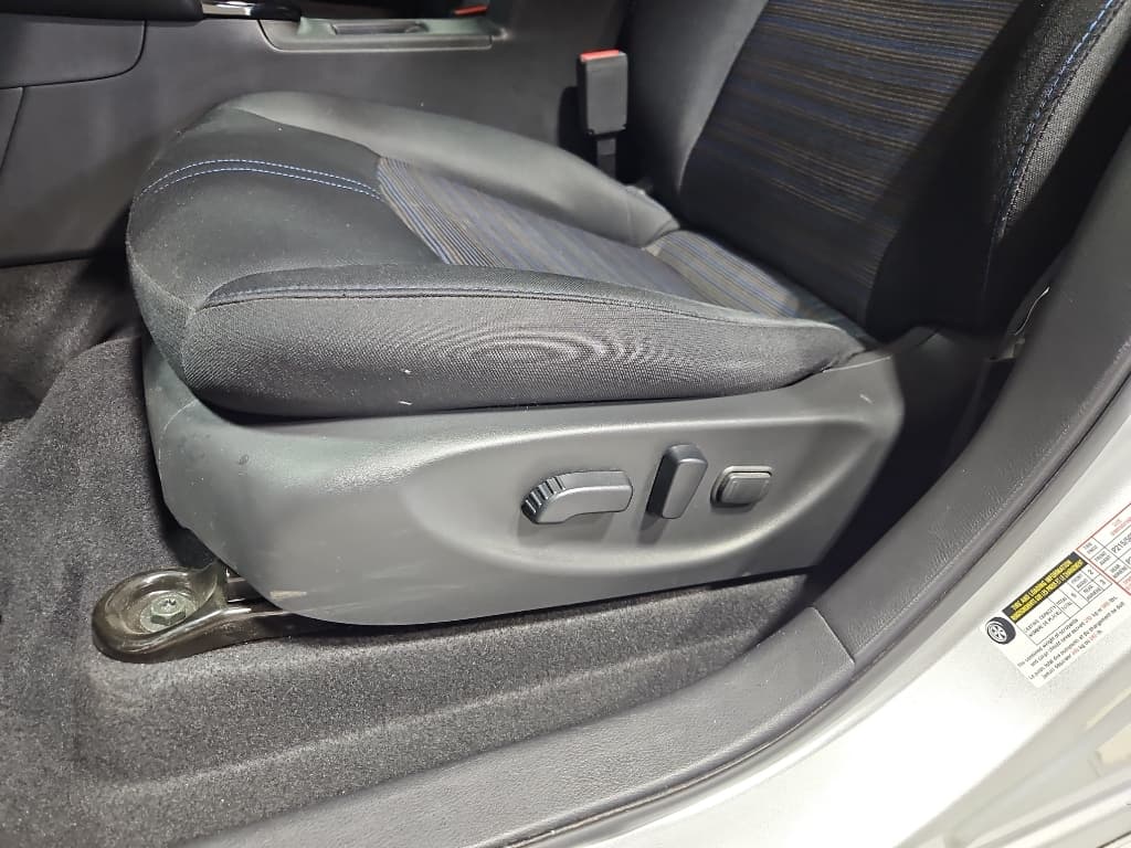 2022 Nissan LEAF view 7