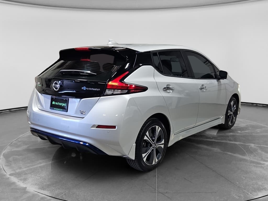 2022 Nissan LEAF view 3