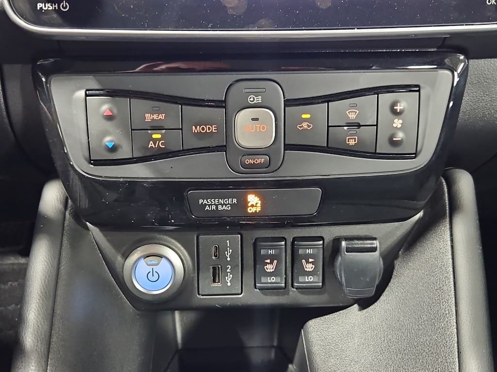 2024 Nissan LEAF view 14
