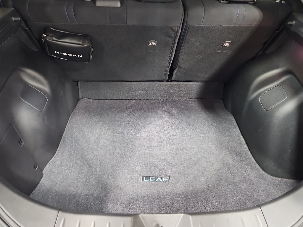 2024 Nissan LEAF view 26