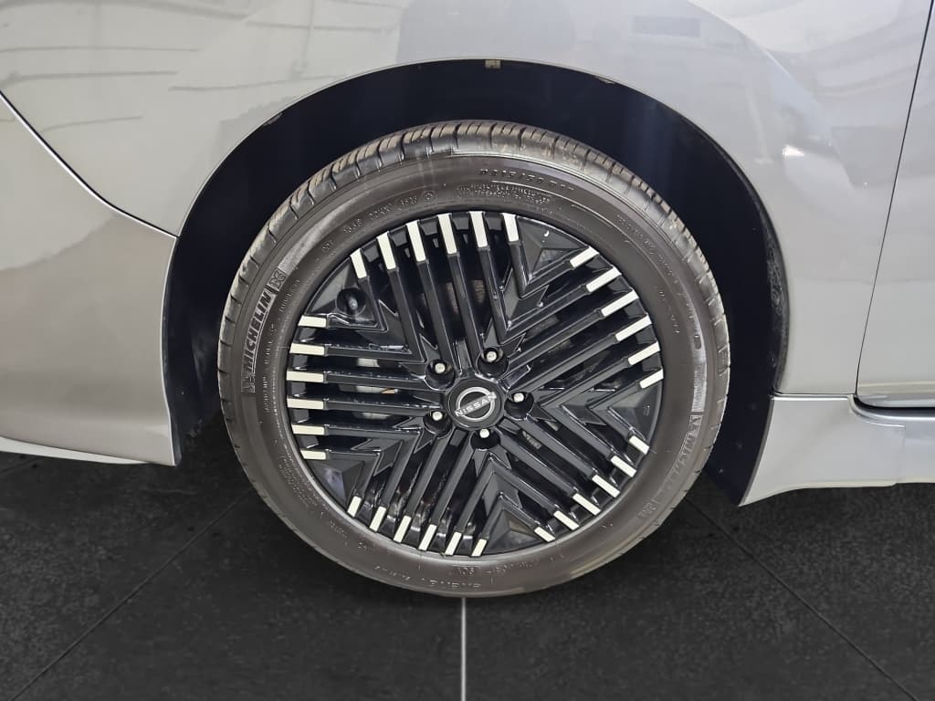 2024 Nissan LEAF view 31