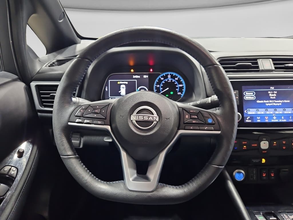 2024 Nissan LEAF view 8