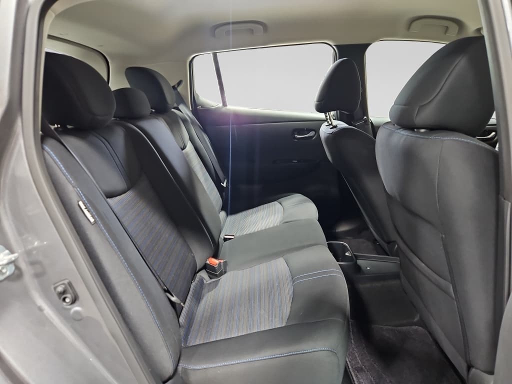 2024 Nissan LEAF view 22