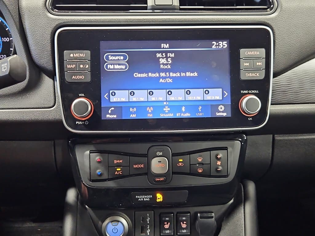 2024 Nissan LEAF view 11