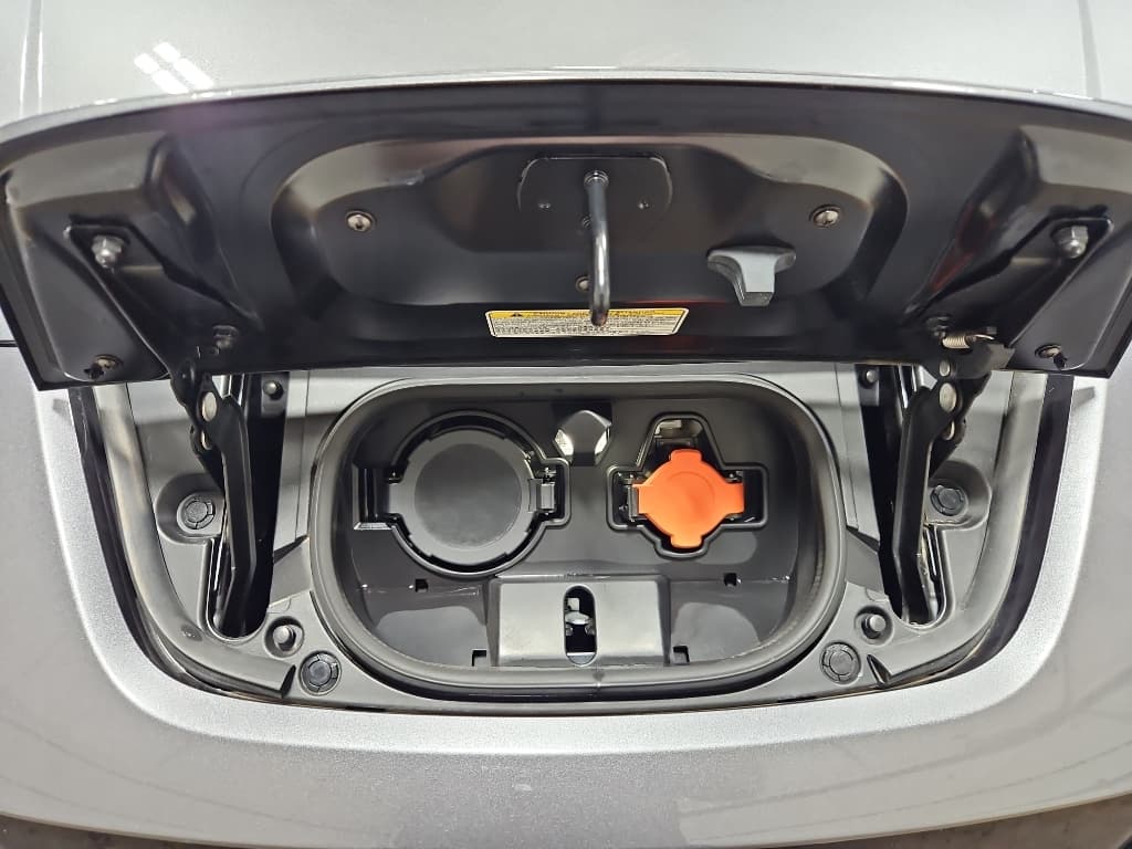 2024 Nissan LEAF view 5