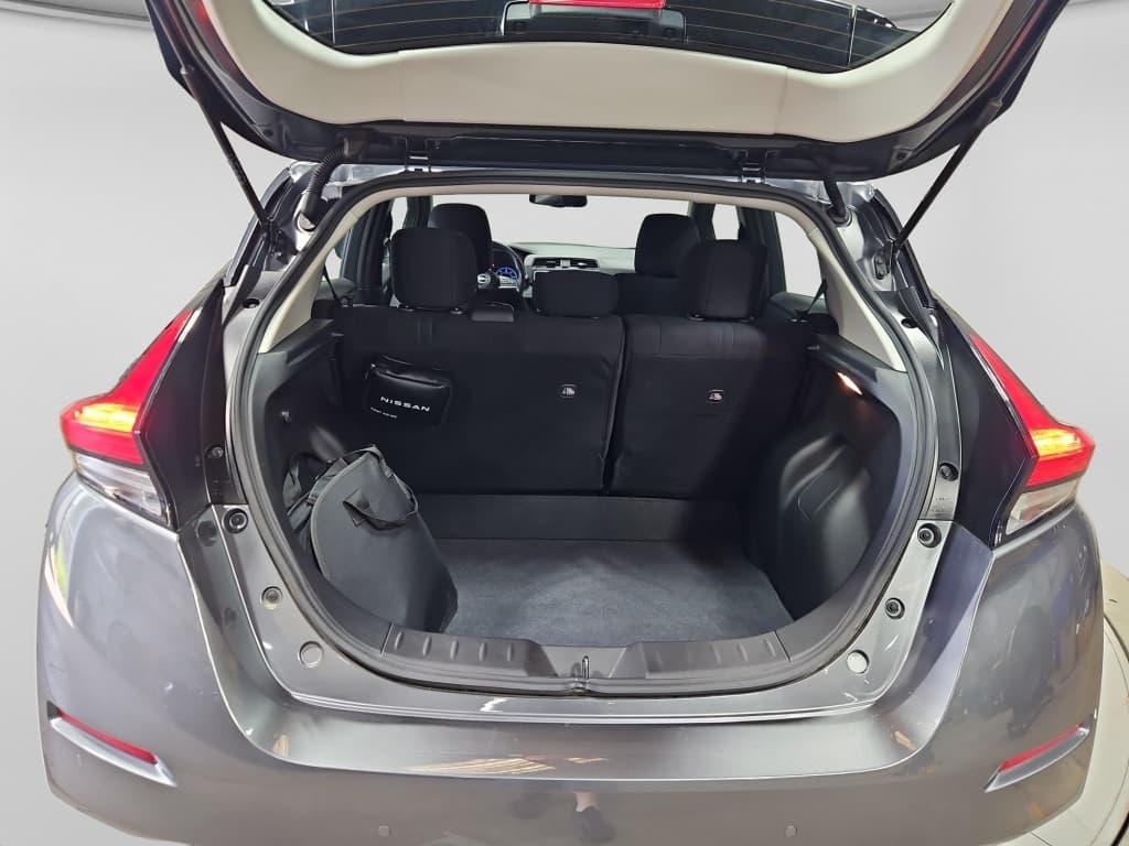 2024 Nissan LEAF view 25