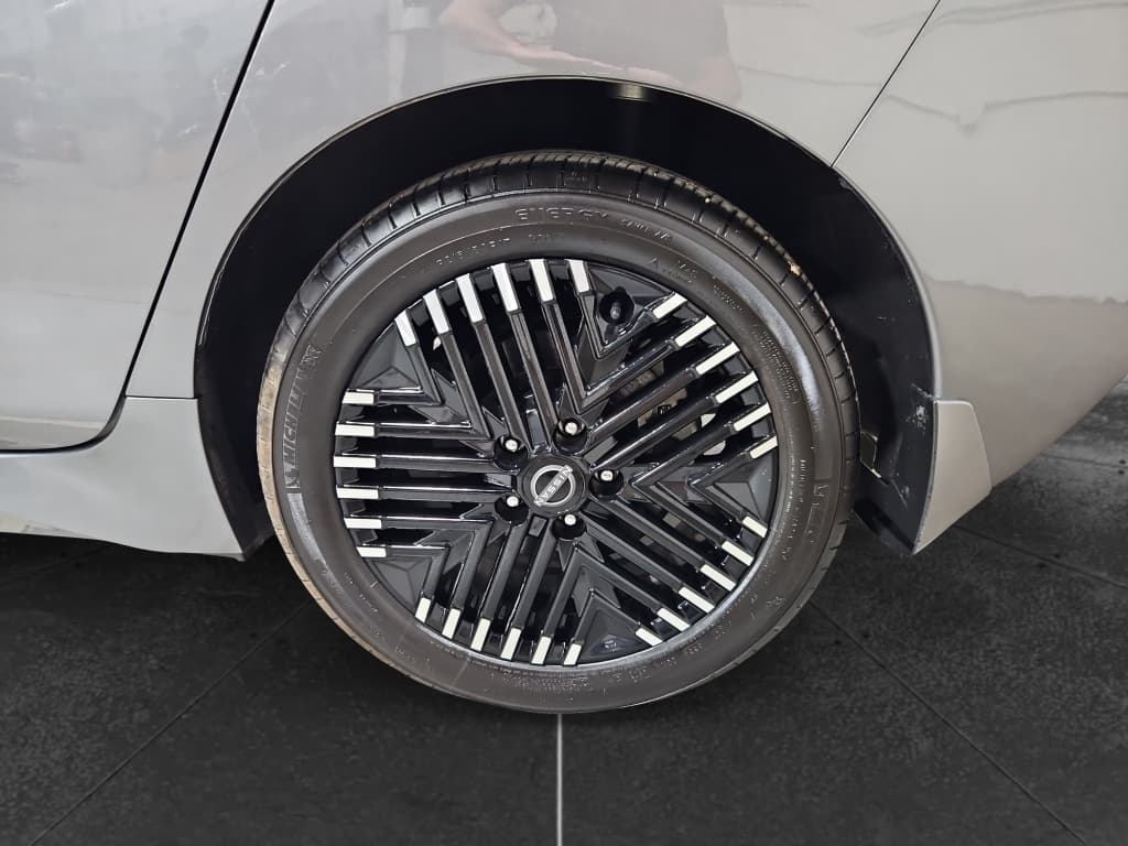 2024 Nissan LEAF view 33