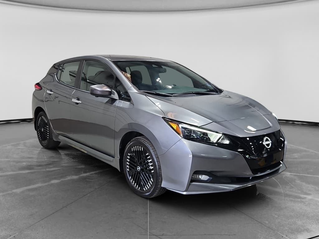 2024 Nissan LEAF view 4