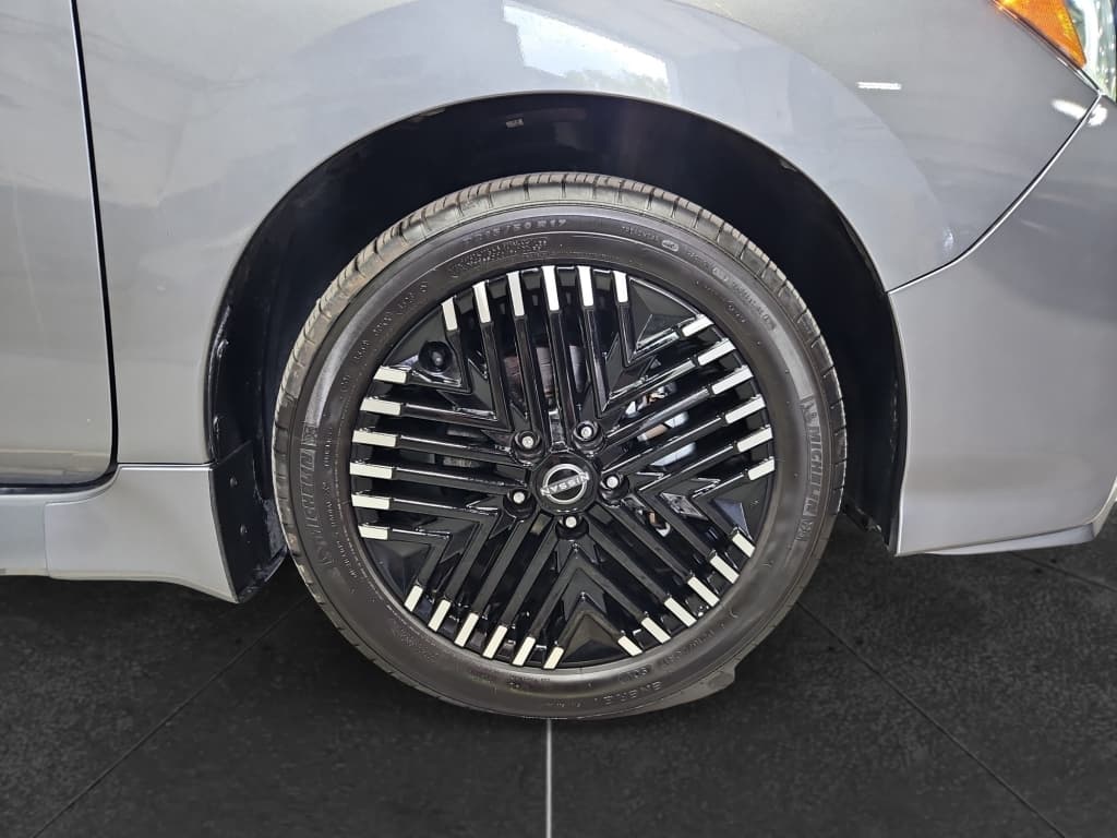 2024 Nissan LEAF view 27