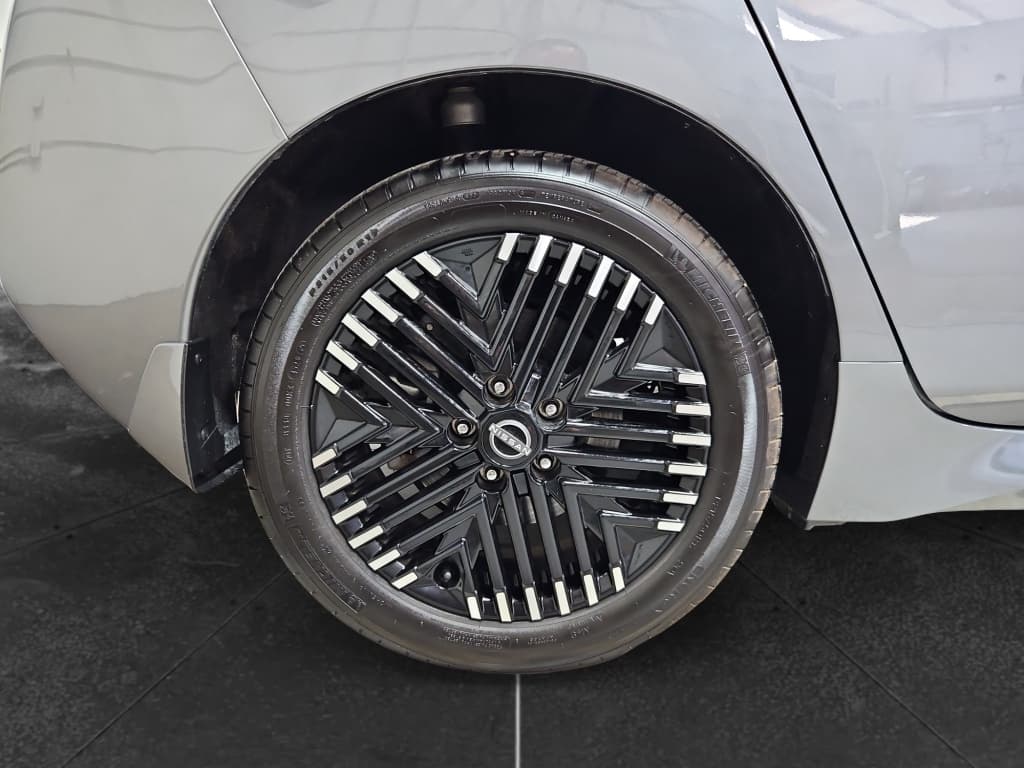 2024 Nissan LEAF view 29