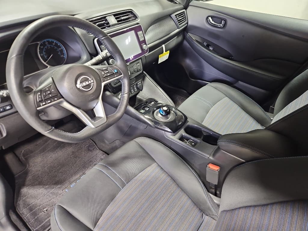 2024 Nissan LEAF view 18