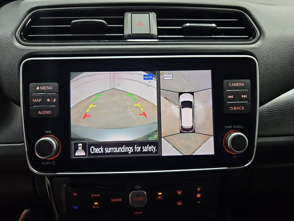 2024 Nissan LEAF view 12