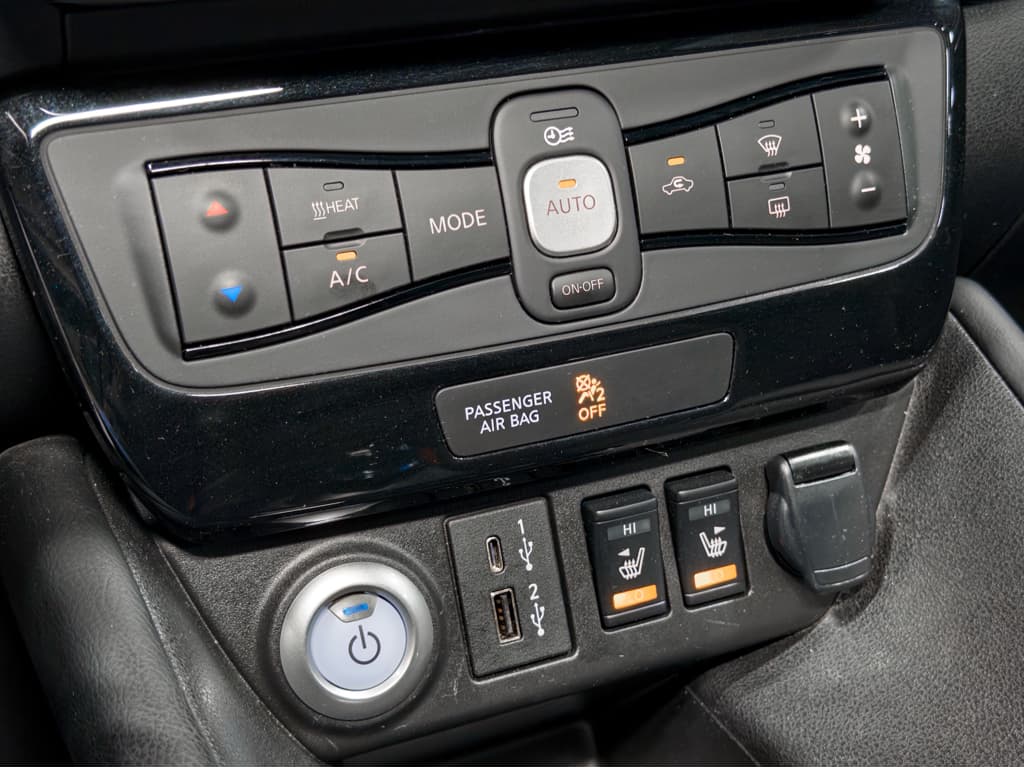 2024 Nissan LEAF view 14