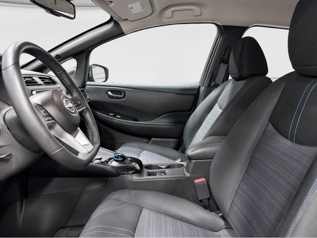 2024 Nissan LEAF view 16