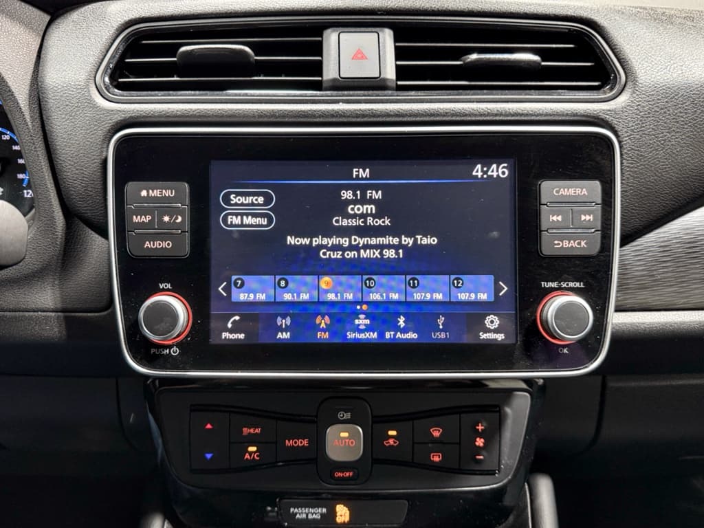 2024 Nissan LEAF view 11
