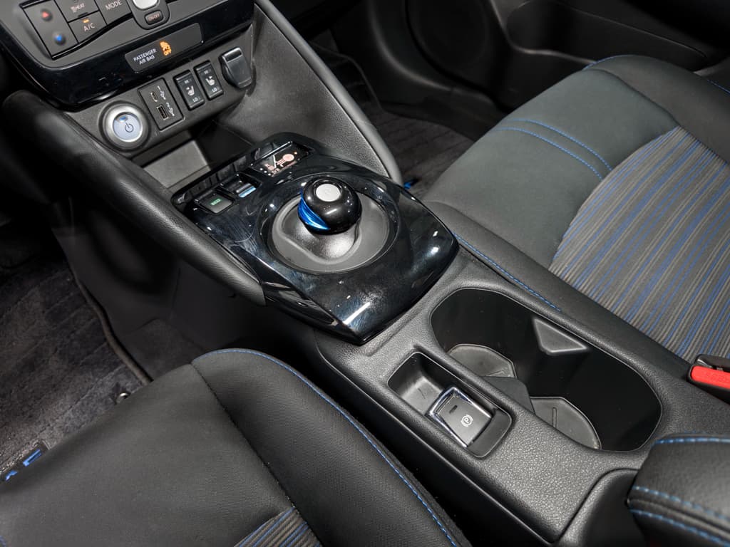 2024 Nissan LEAF view 18
