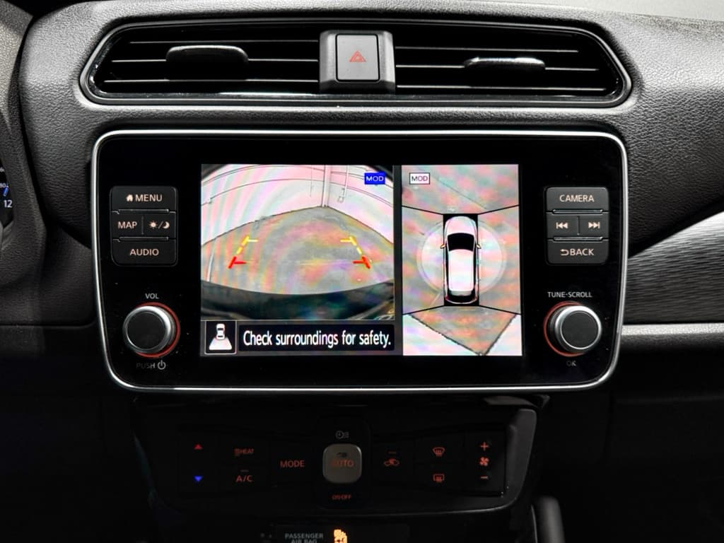 2024 Nissan LEAF view 13
