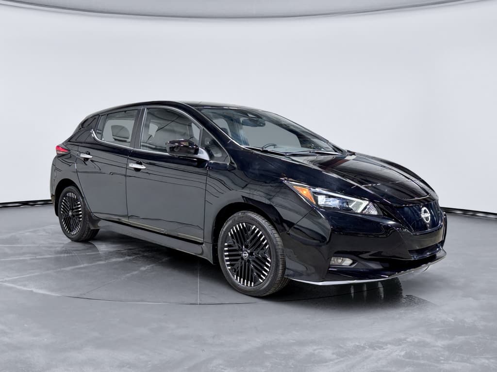 2024 Nissan LEAF view 4