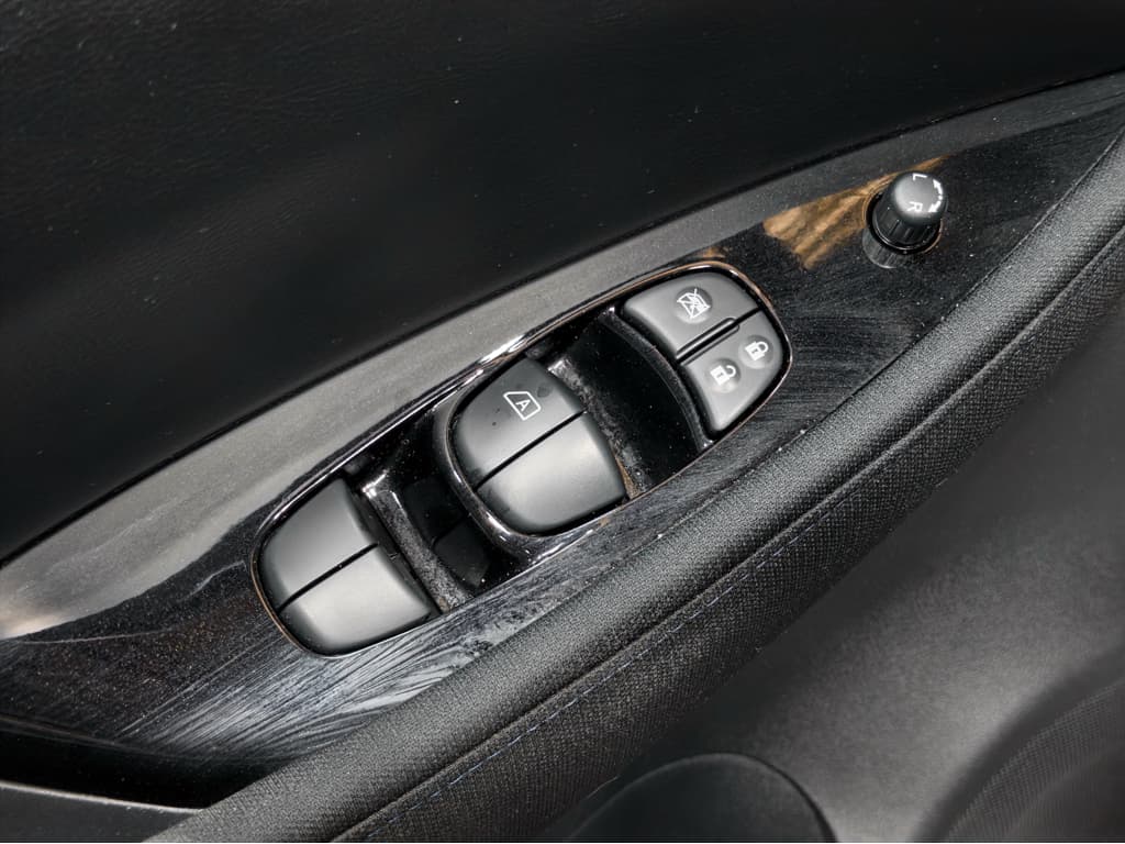 2024 Nissan LEAF view 7