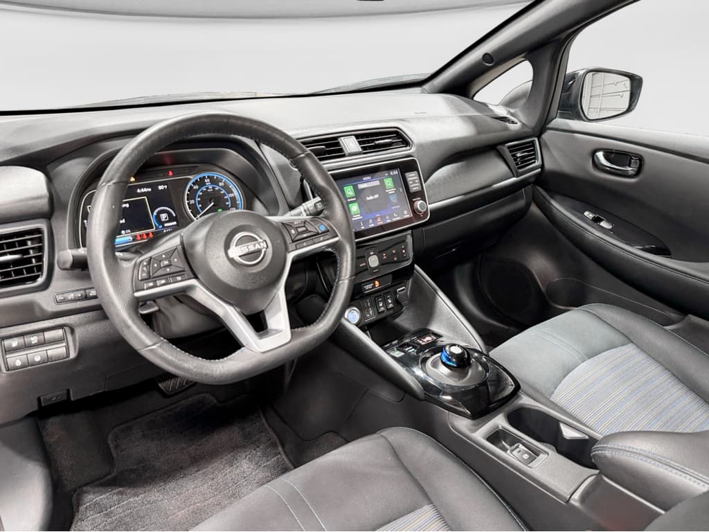 2024 Nissan LEAF view 17