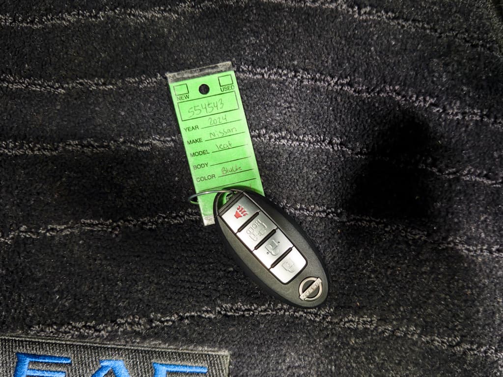 2024 Nissan LEAF view 22