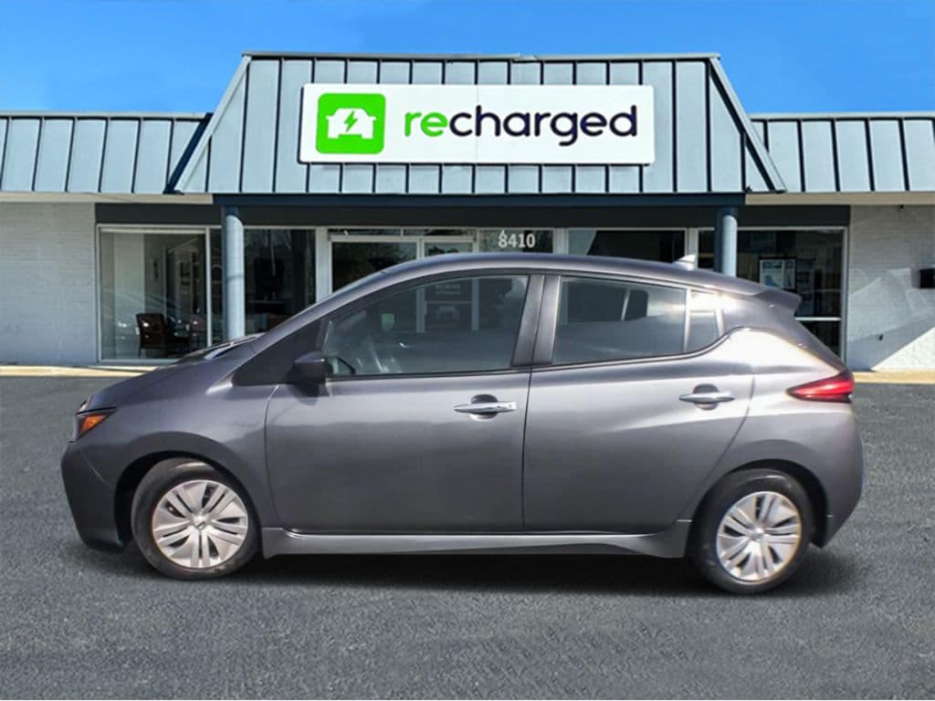 2021 Nissan LEAF view 3