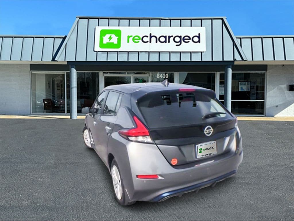 2021 Nissan LEAF view 4