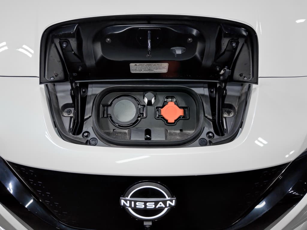 2024 Nissan LEAF view 5