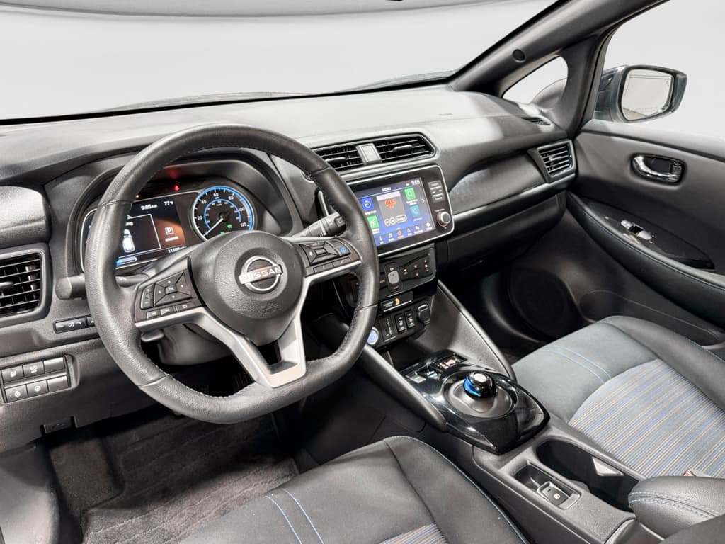 2024 Nissan LEAF view 18