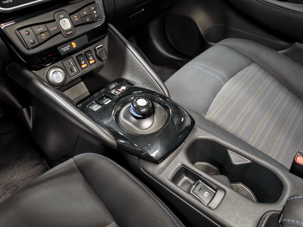 2024 Nissan LEAF view 19