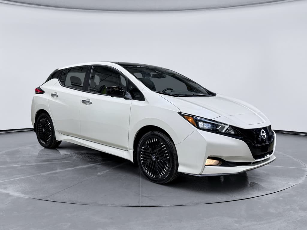 2024 Nissan LEAF view 4