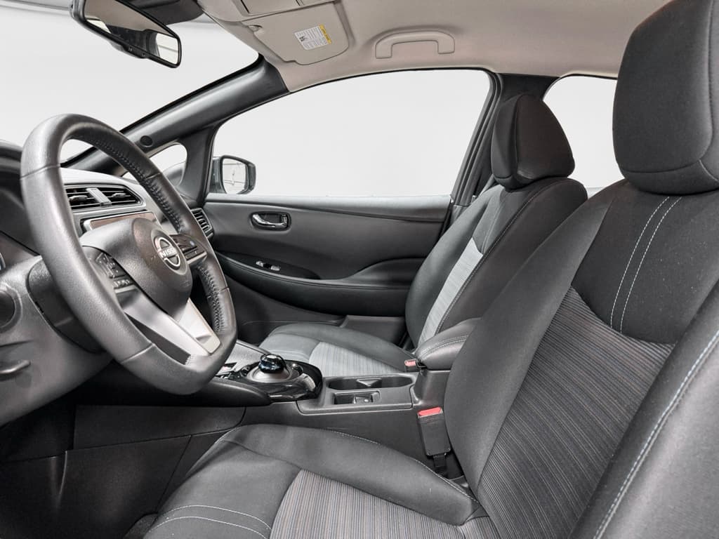 2024 Nissan LEAF view 17