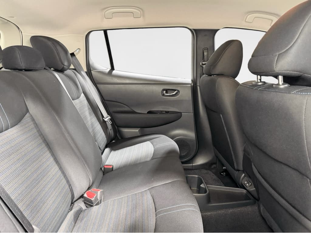 2024 Nissan LEAF view 22